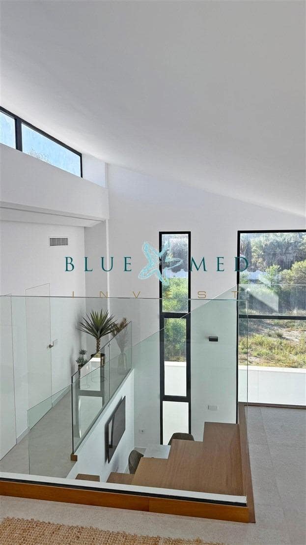 4 sypialnia Willa na sprzedaż w La Manga del Mar Menor z basenem - 1 280 000 € (Ref: 9141577)