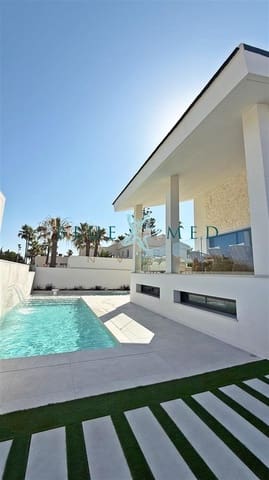 4 sypialnia Willa na sprzedaż w La Manga del Mar Menor z basenem - 1 280 000 € (Ref: 9141577)