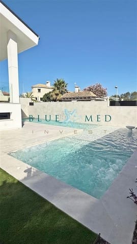 4 sypialnia Willa na sprzedaż w La Manga del Mar Menor z basenem - 1 280 000 € (Ref: 9141577)