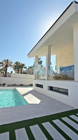 4 sypialnia Willa na sprzedaż w La Manga del Mar Menor z basenem - 1 280 000 € (Ref: 9141577)