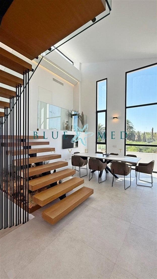 4 sypialnia Willa na sprzedaż w La Manga del Mar Menor z basenem - 1 280 000 € (Ref: 9141577)