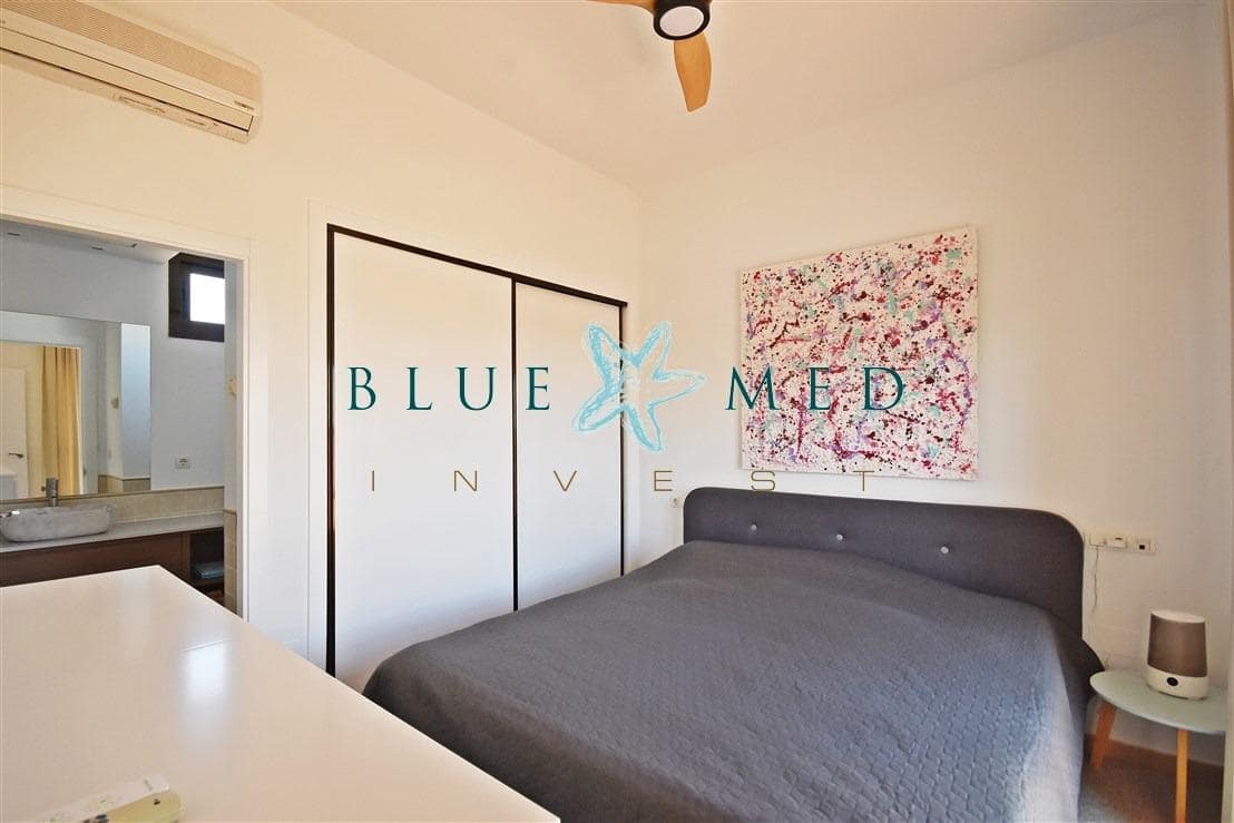 3 slaapkamer Halfvrijstaande villa te koop in Hacienda del Alamo met zwembad - € 235.000 (Ref: 9297771)