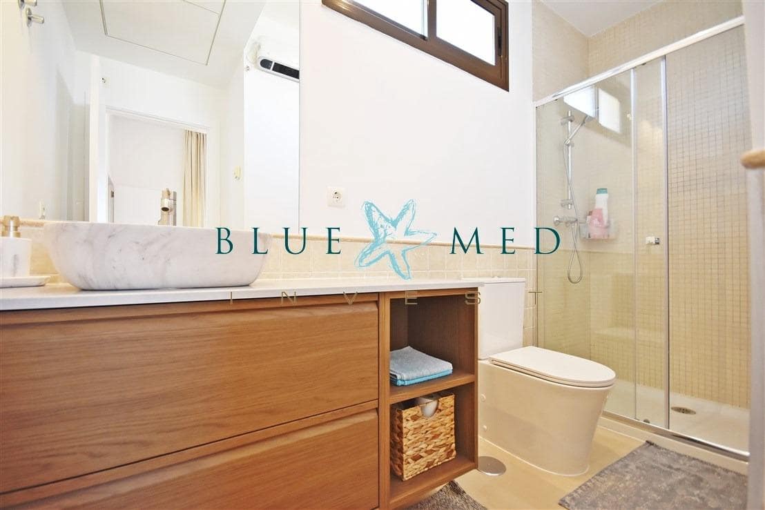 3 slaapkamer Halfvrijstaande villa te koop in Hacienda del Alamo met zwembad - € 235.000 (Ref: 9297771)