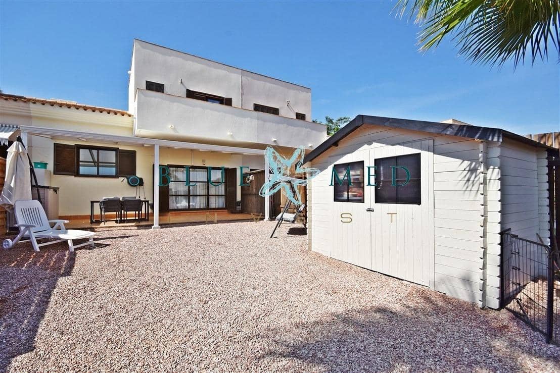 3 slaapkamer Halfvrijstaande villa te koop in Hacienda del Alamo met zwembad - € 235.000 (Ref: 9297771)