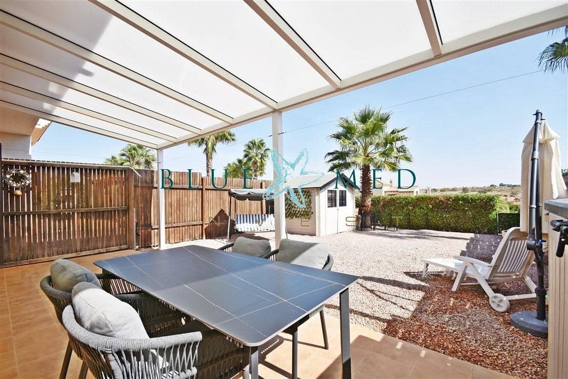 3 slaapkamer Halfvrijstaande villa te koop in Hacienda del Alamo met zwembad - € 235.000 (Ref: 9297771)