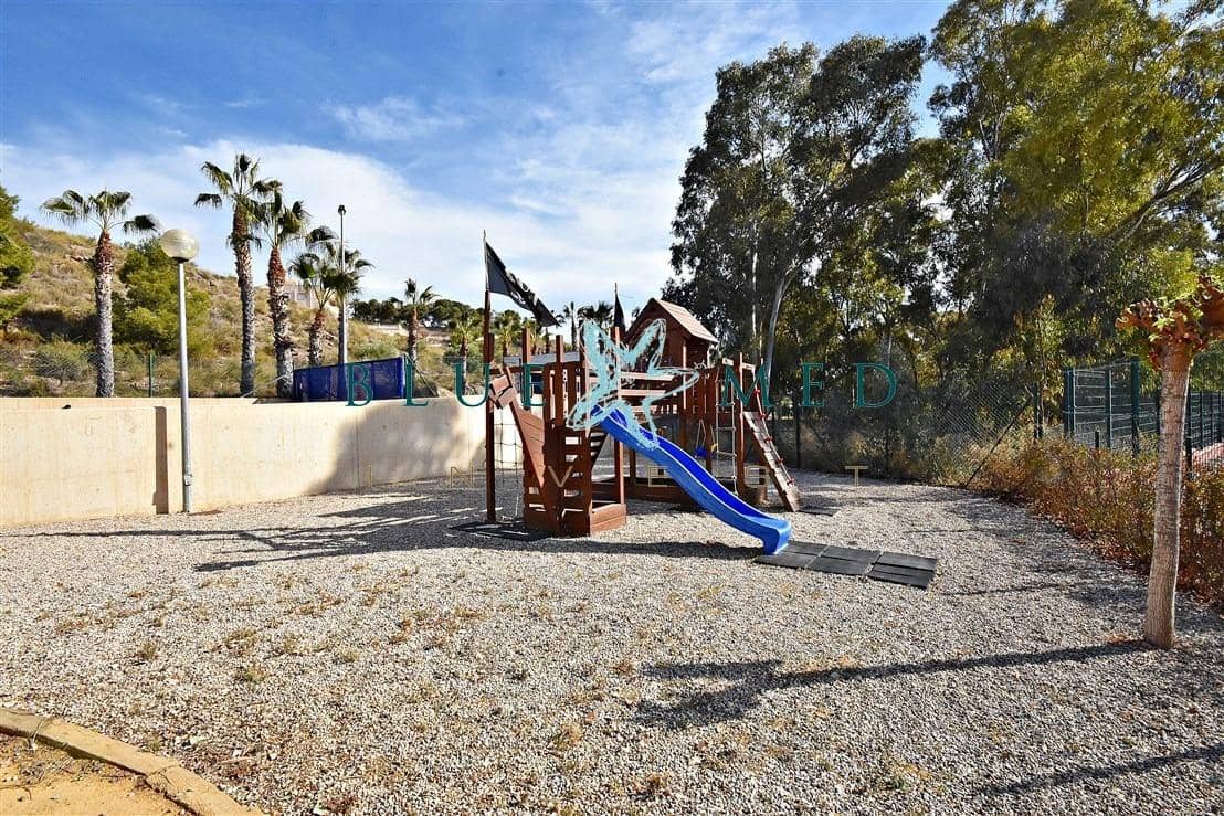 2 soveværelse Lejlighed til salg i Isla Plana med swimmingpool garage - € 149.000 (Ref: 9548178)