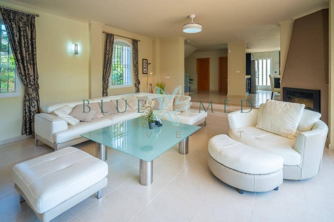 4 bedroom Villa for sale in La Azohia with pool garage - € 739,000 (Ref: 9586491)