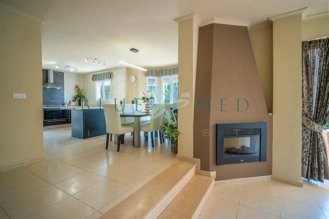 4 bedroom Villa for sale in La Azohia with pool garage - € 739,000 (Ref: 9586491)