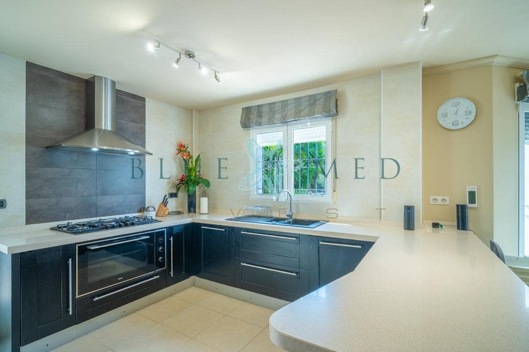 4 bedroom Villa for sale in La Azohia with pool garage - € 739,000 (Ref: 9586491)