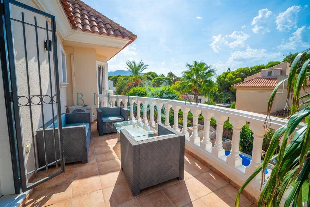 4 bedroom Villa for sale in La Azohia with pool garage - € 739,000 (Ref: 9586491)