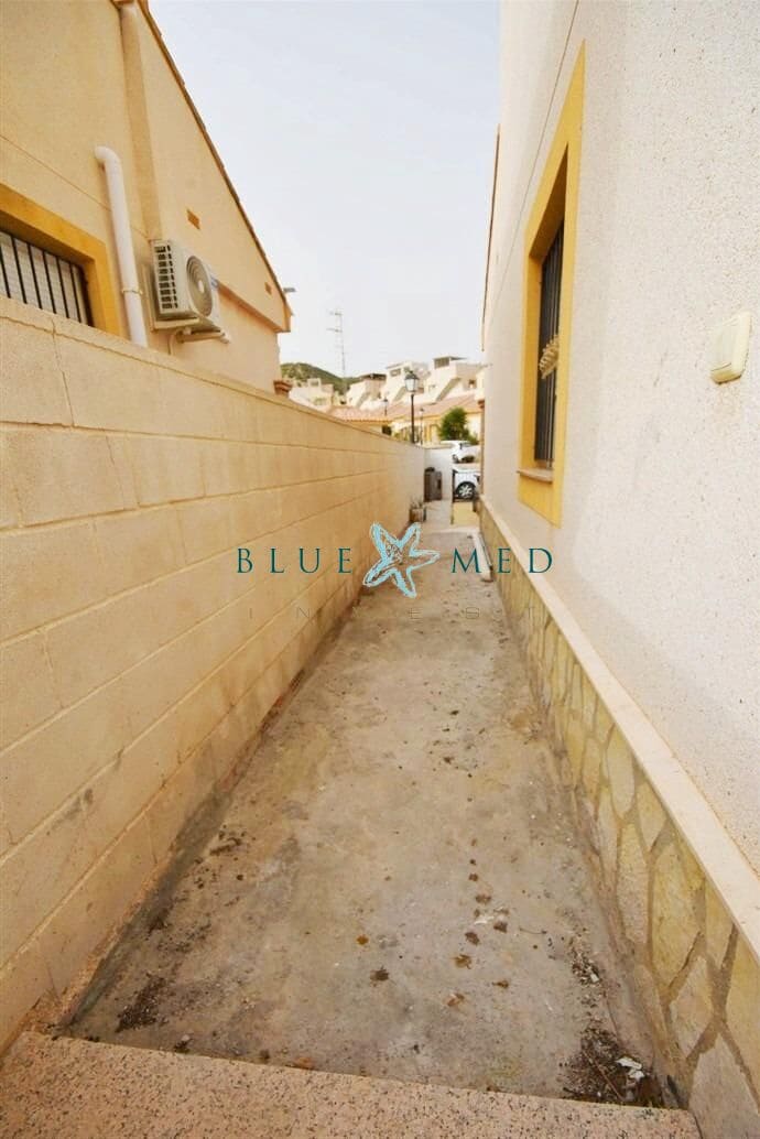 7 bedroom Villa for sale in Camposol with pool - € 249,900 (Ref: 9656086)