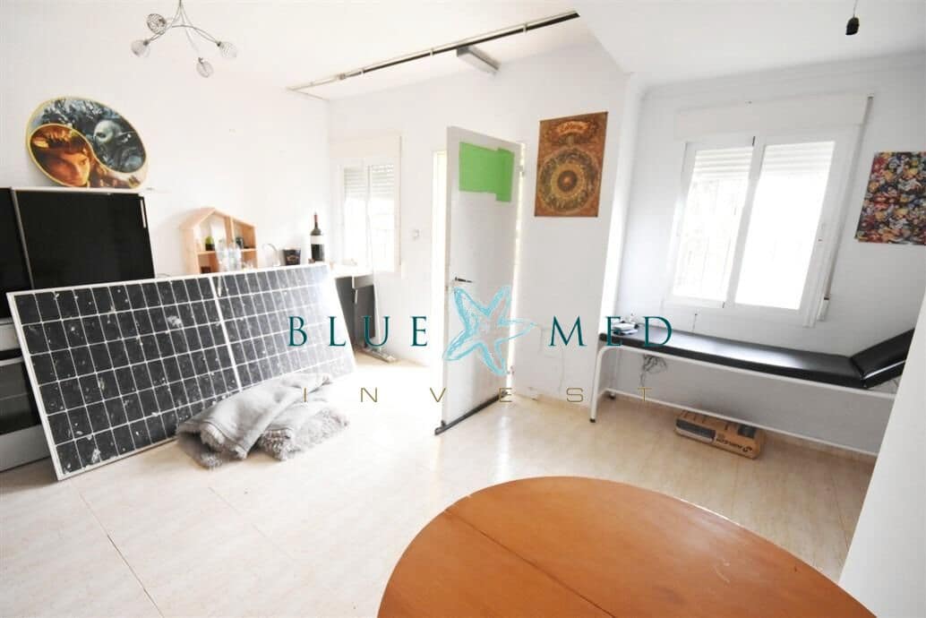 7 bedroom Villa for sale in Camposol with pool - € 249,900 (Ref: 9656086)