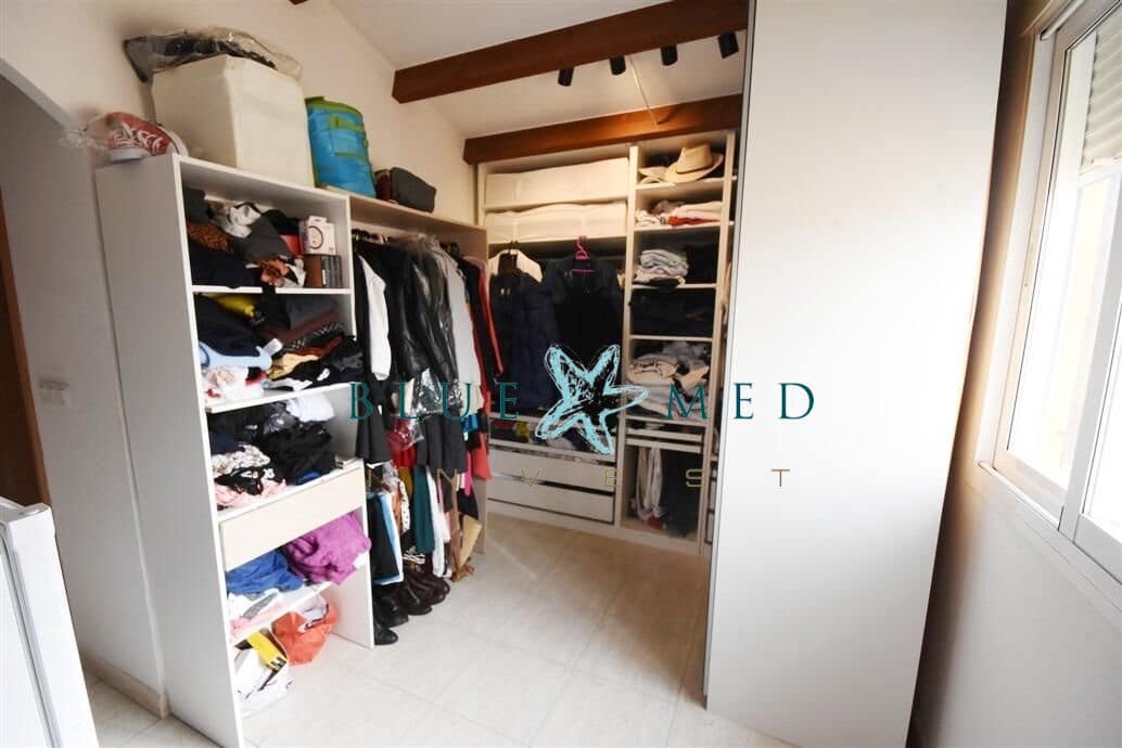 7 bedroom Villa for sale in Camposol with pool - € 249,900 (Ref: 9656086)