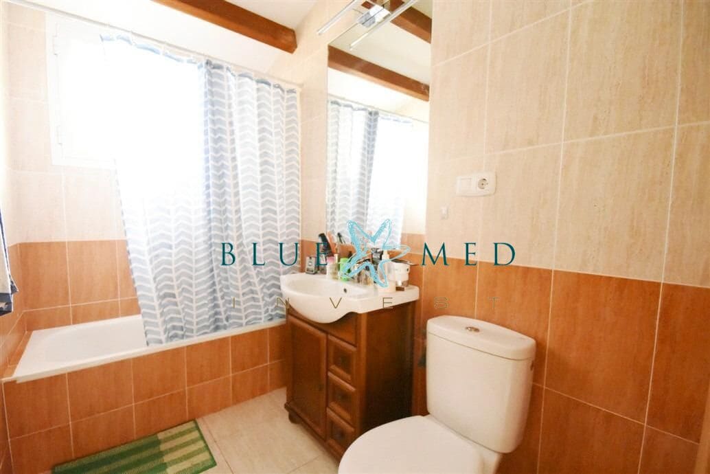 7 bedroom Villa for sale in Camposol with pool - € 249,900 (Ref: 9656086)