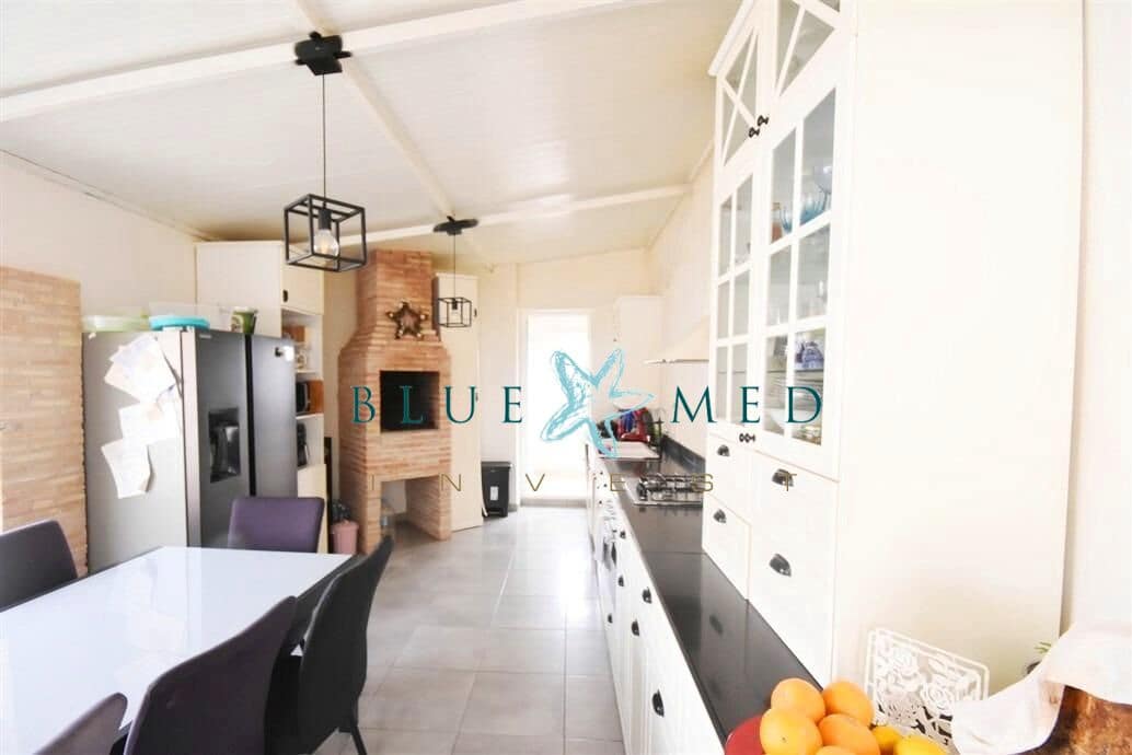 7 bedroom Villa for sale in Camposol with pool - € 249,900 (Ref: 9656086)