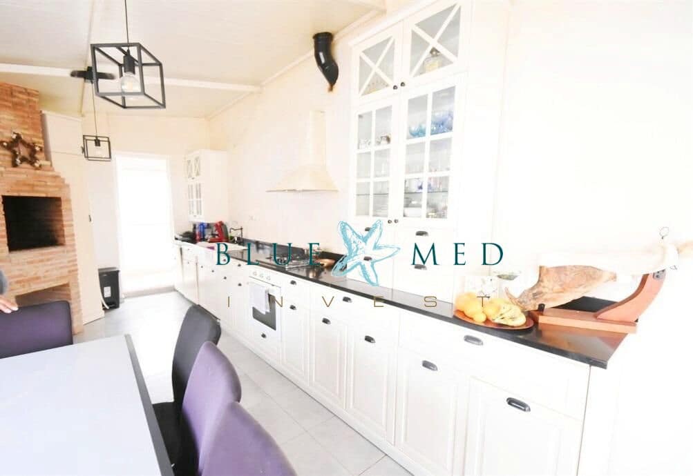 7 bedroom Villa for sale in Camposol with pool - € 249,900 (Ref: 9656086)