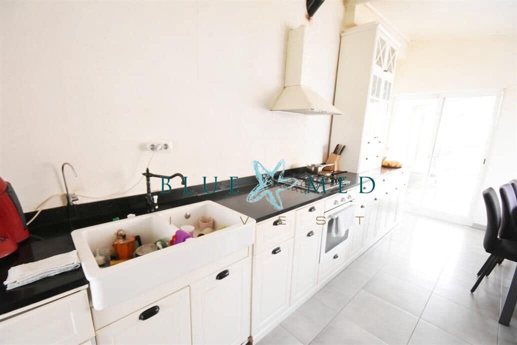 7 bedroom Villa for sale in Camposol with pool - € 249,900 (Ref: 9656086)