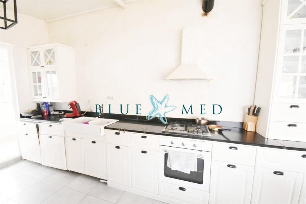 7 bedroom Villa for sale in Camposol with pool - € 249,900 (Ref: 9656086)