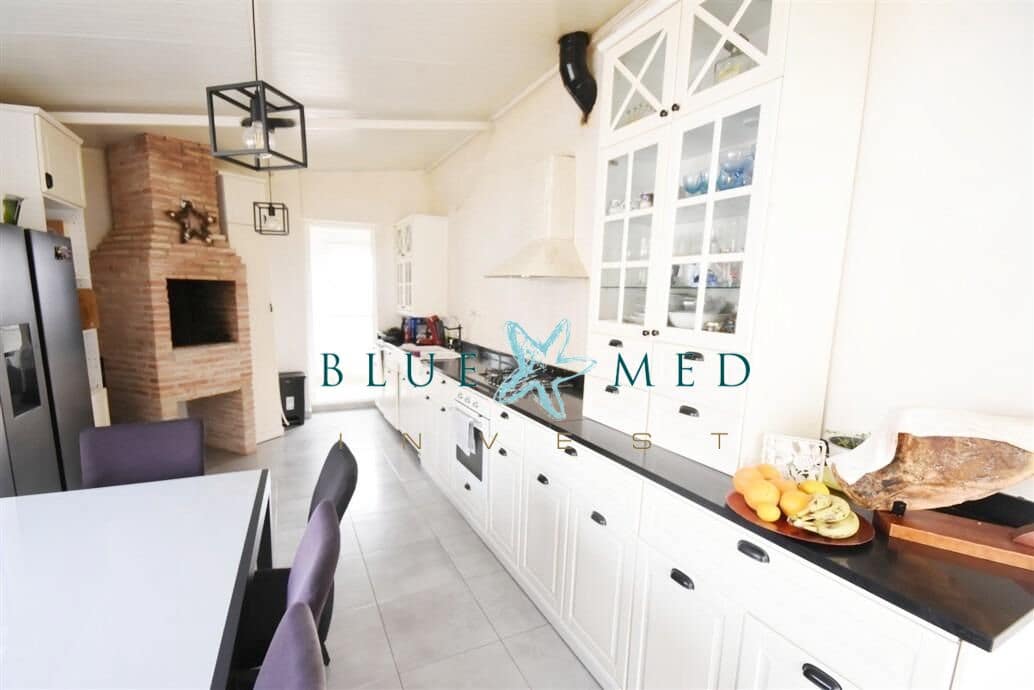 7 bedroom Villa for sale in Camposol with pool - € 249,900 (Ref: 9656086)