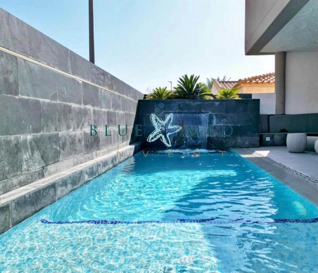 Chalet de 3 habitaciones en Alamillo en venta con piscina - 315.000 € (Ref: 9977316)