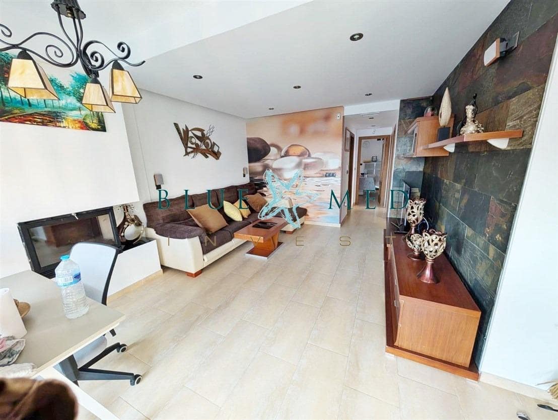 Chalet de 3 habitaciones en Alamillo en venta con piscina - 315.000 € (Ref: 9977316)