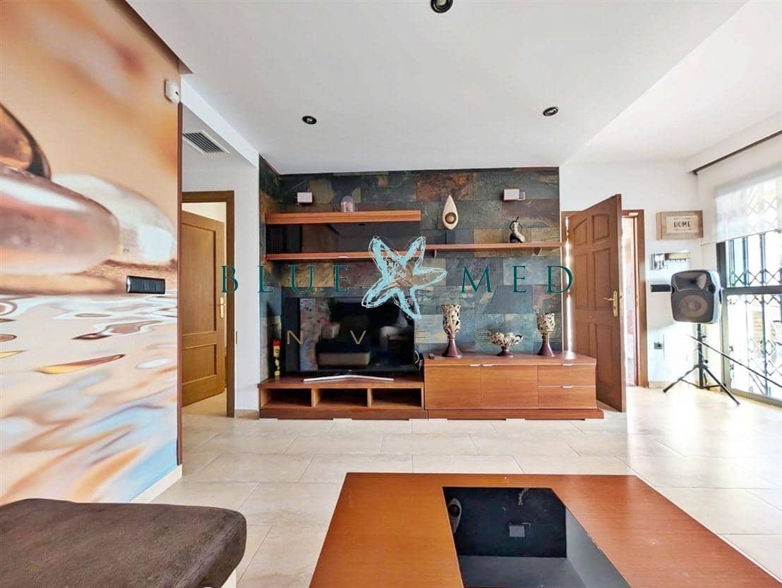 Chalet de 3 habitaciones en Alamillo en venta con piscina - 315.000 € (Ref: 9977316)