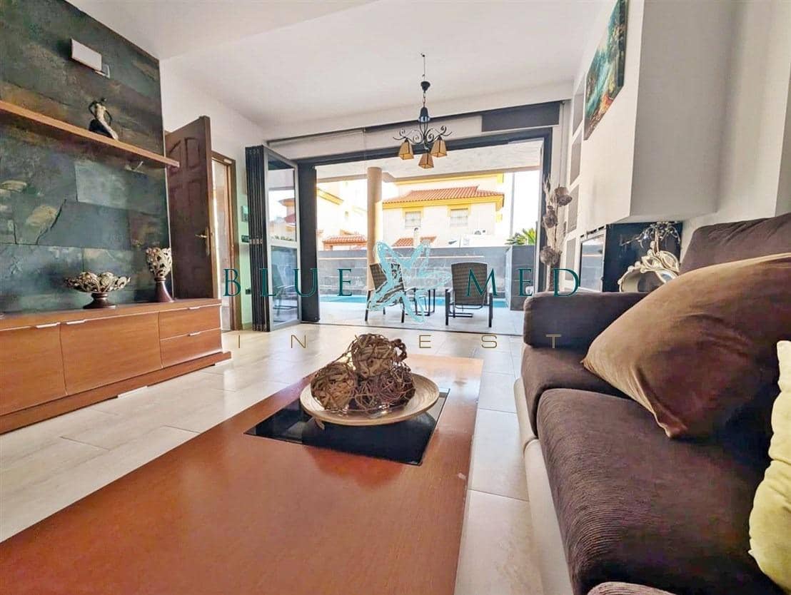 Chalet de 3 habitaciones en Alamillo en venta con piscina - 315.000 € (Ref: 9977316)
