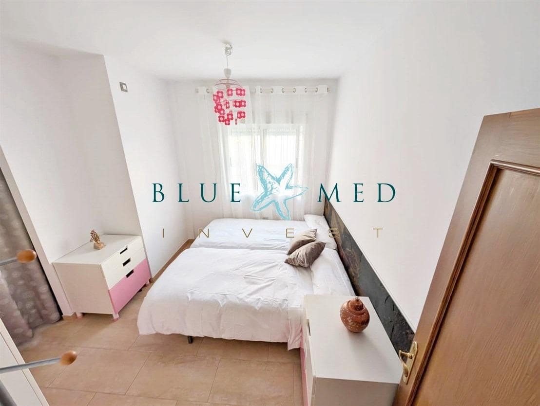 Chalet de 3 habitaciones en Alamillo en venta con piscina - 315.000 € (Ref: 9977316)