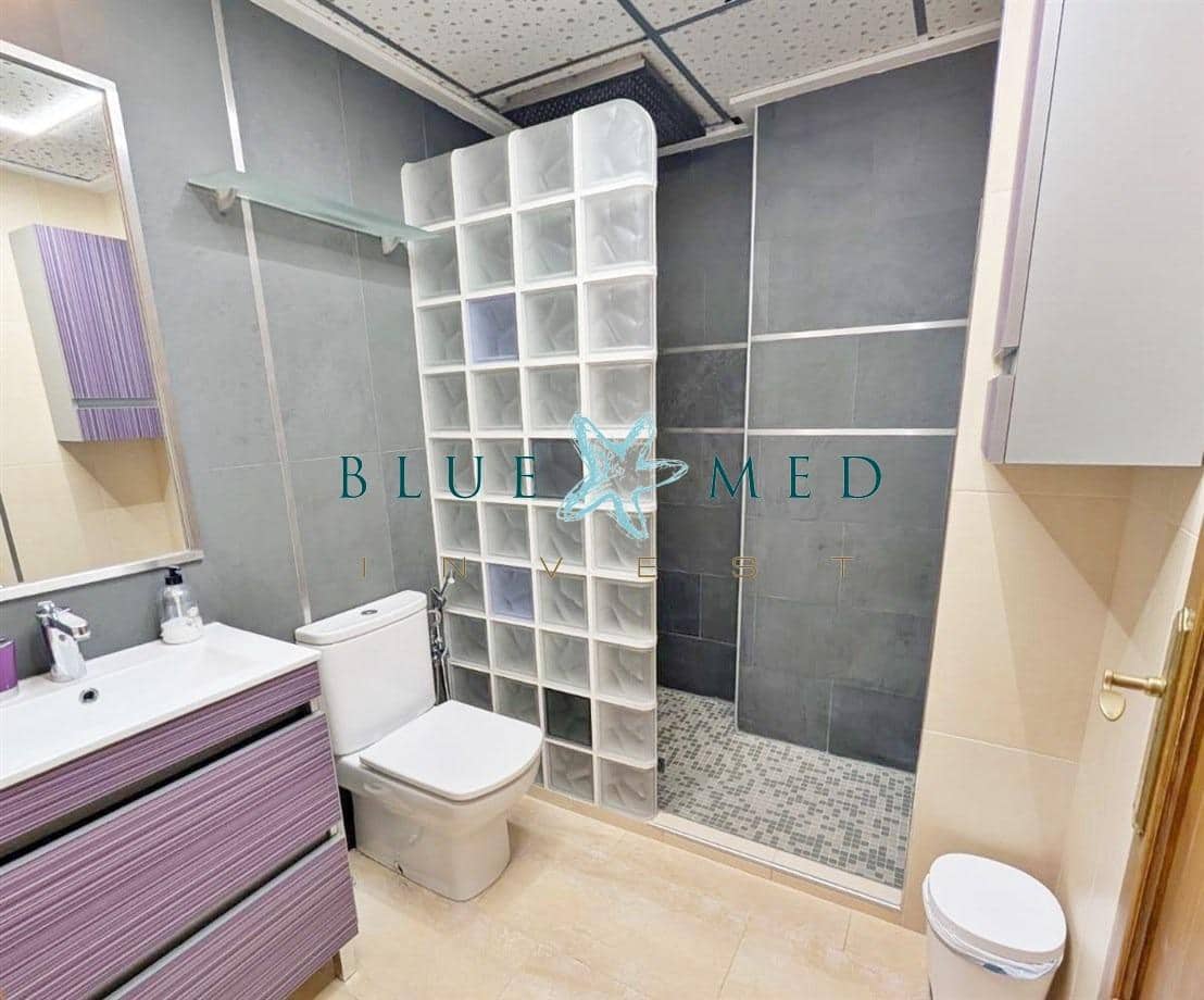 Chalet de 3 habitaciones en Alamillo en venta con piscina - 315.000 € (Ref: 9977316)
