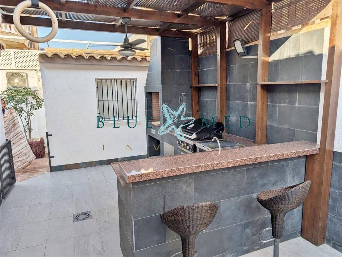 Chalet de 3 habitaciones en Alamillo en venta con piscina - 315.000 € (Ref: 9977316)