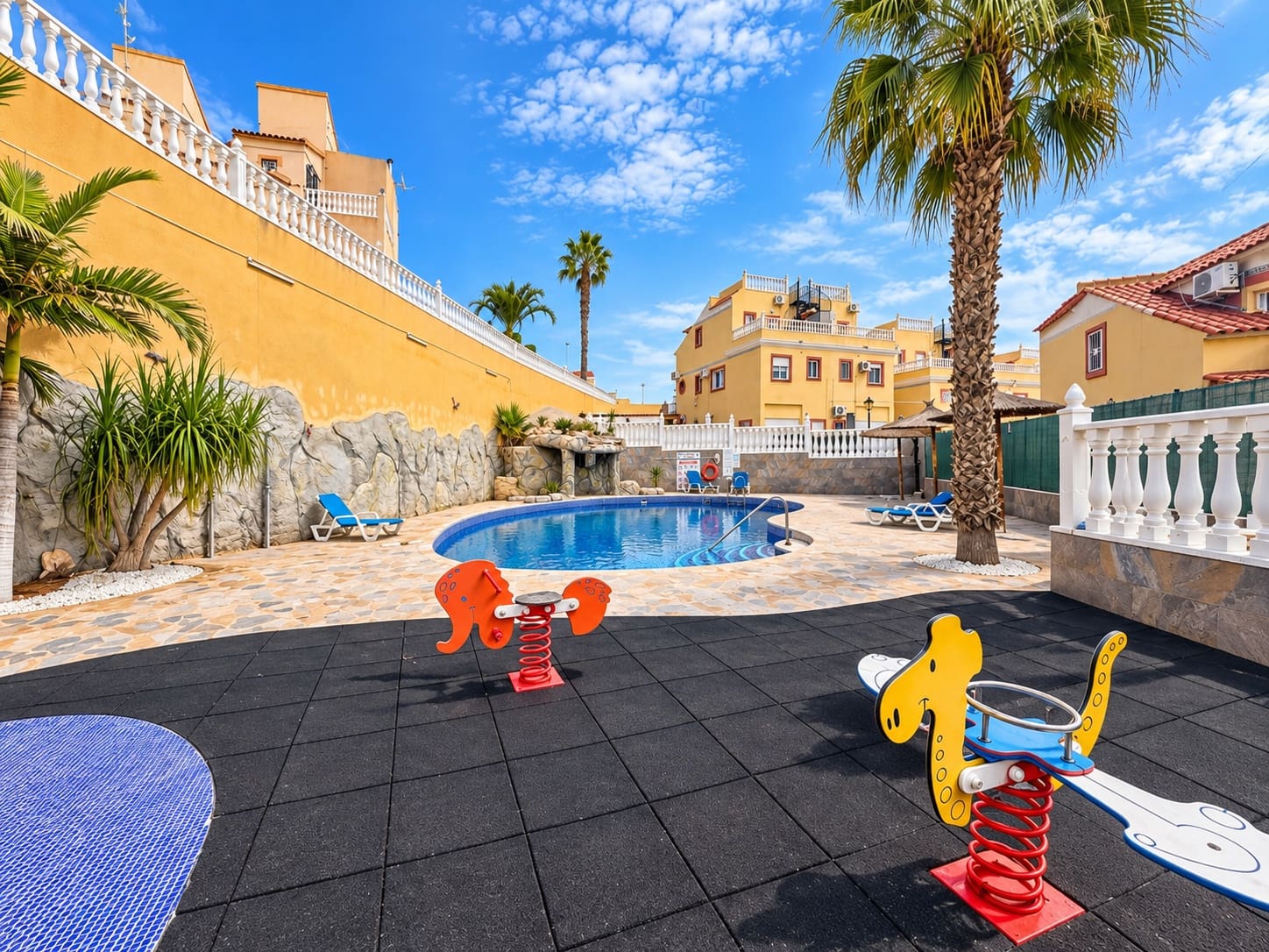 2 soveværelse Lejlighed til salg i Orihuela Costa med swimmingpool - € 244.690 (Ref: 10165154)