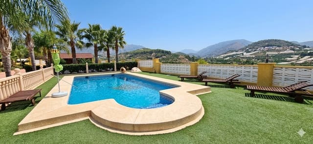 4 soveværelse Villa til salg i La Nucia med swimmingpool garage - € 977.500 (Ref: 10165236)