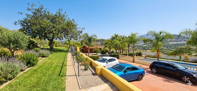 4 soveværelse Villa til salg i La Nucia med swimmingpool garage - € 977.500 (Ref: 10165236)