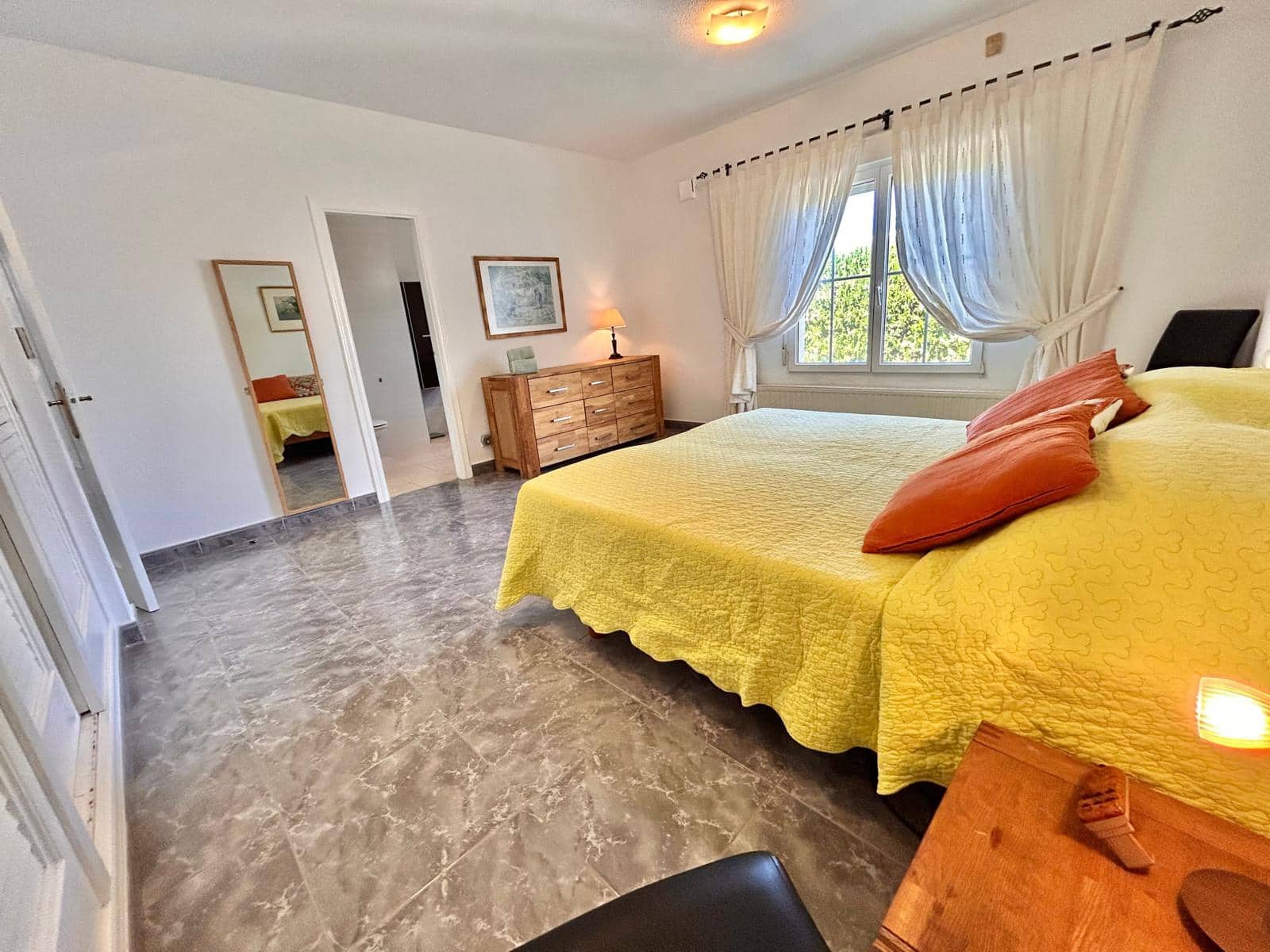 3 makuuhuone Huvila myytävänä paikassa Villamartin mukana uima-altaan 
autotalli - 920 000 € (Ref: 10165462)