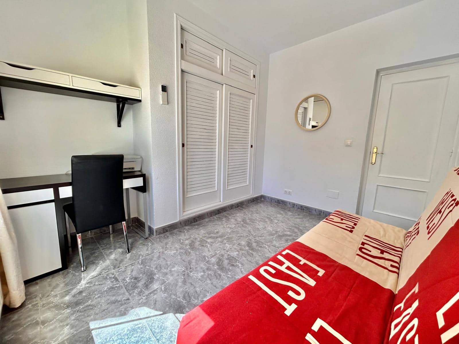 3 makuuhuone Huvila myytävänä paikassa Villamartin mukana uima-altaan 
autotalli - 920 000 € (Ref: 10165462)