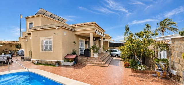 5 camera da letto Villetta Bifamiliare in vendita in Torrevieja con piscina - 372.000 € (Rif: 10177232)