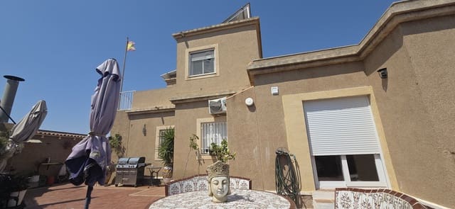 5 camera da letto Villetta Bifamiliare in vendita in Torrevieja con piscina - 372.000 € (Rif: 10177232)