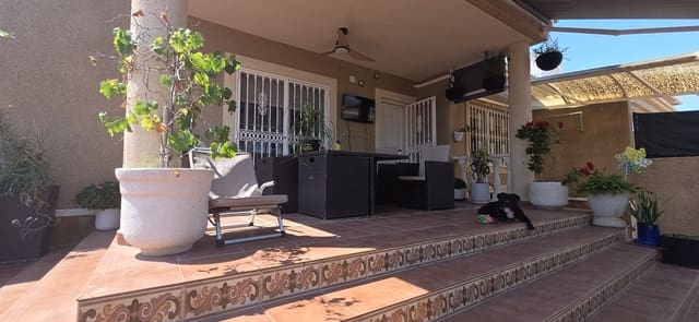 5 camera da letto Villetta Bifamiliare in vendita in Torrevieja con piscina - 372.000 € (Rif: 10177232)