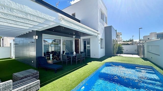 3 soveværelse Villa til salg i Mil Palmeras, Orihuela med swimmingpool garage - € 565.000 (Ref: 4535264)