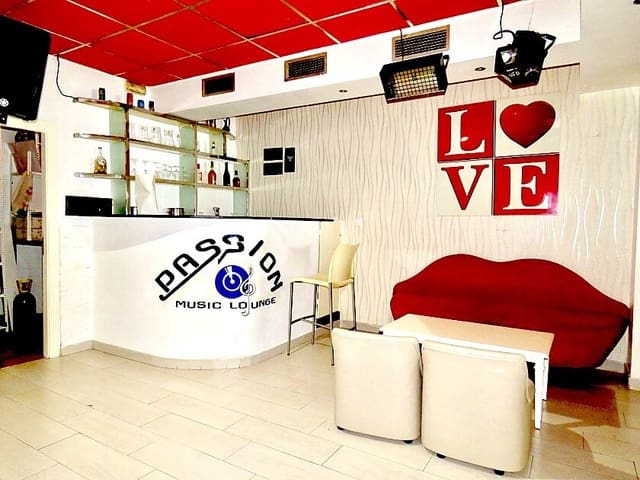 Commercial for sale in Villamartin, Orihuela - € 449,900 (Ref: 4535289)