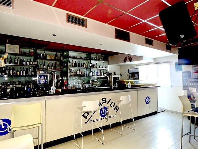 Commercial for sale in Villamartin, Orihuela - € 449,900 (Ref: 4535289)