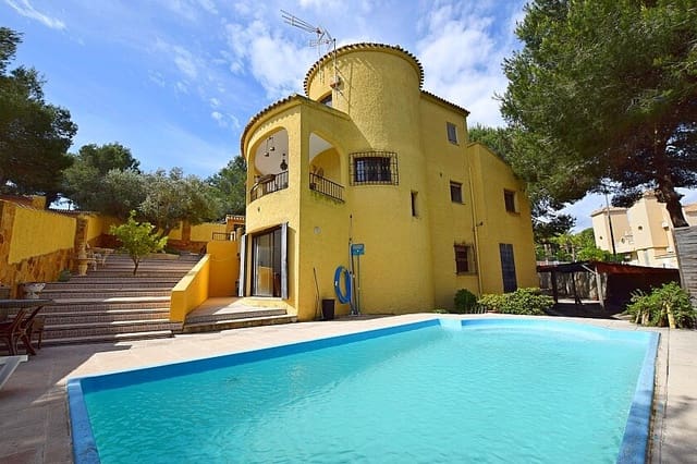 6 bedroom Villa for sale in Las Filipinas with pool - € 449,900 (Ref: 6057045)