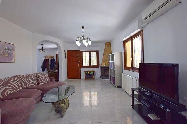 6 bedroom Villa for sale in Las Filipinas with pool - € 449,900 (Ref: 6057045)