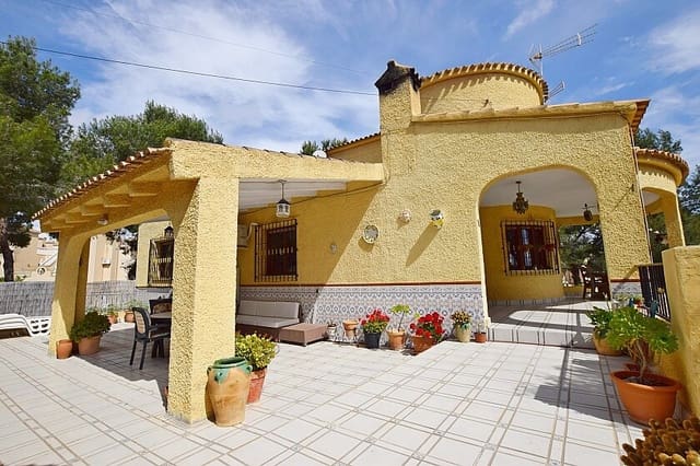 6 bedroom Villa for sale in Las Filipinas with pool - € 449,900 (Ref: 6057045)