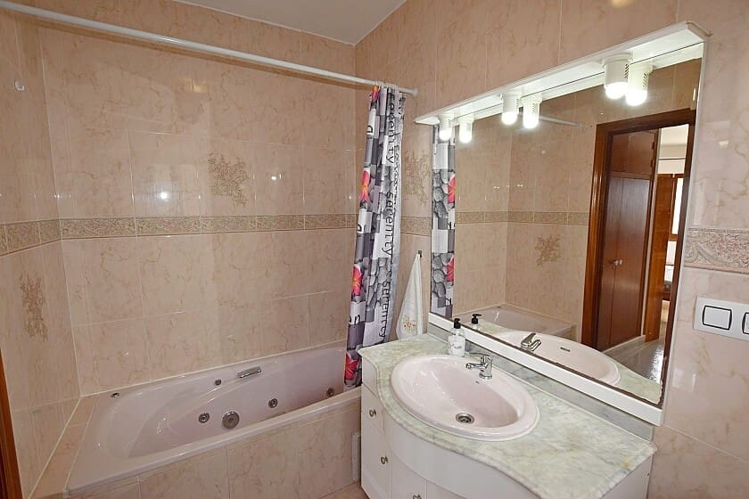 6 bedroom Villa for sale in Orihuela Costa with pool - € 449,900 (Ref: 6057045)