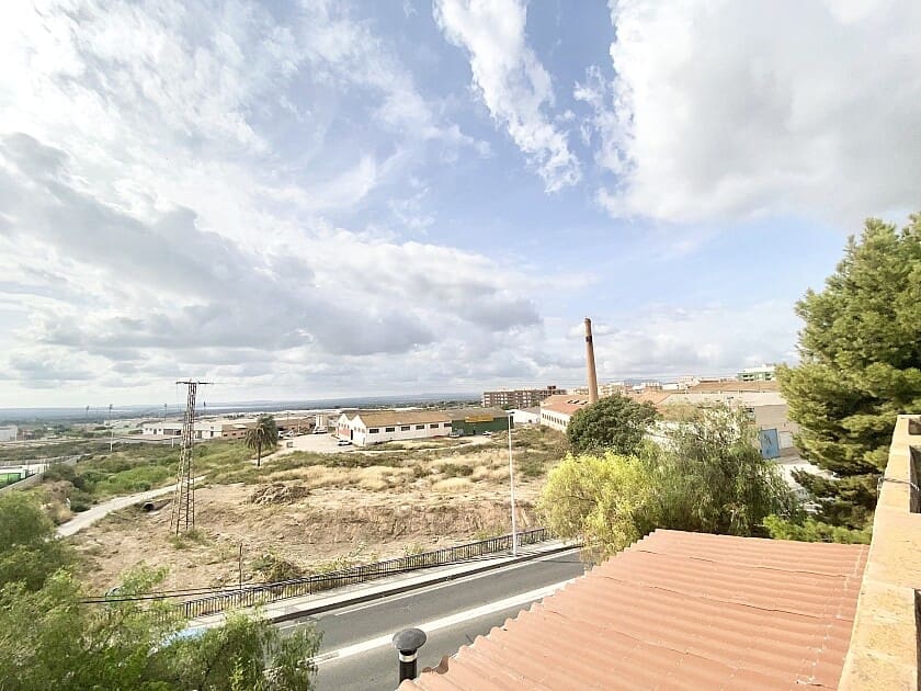 4 makuuhuone Huvila myytävänä paikassa Crevillente / Crevillent mukana uima-altaan 
autotalli - 699 990 € (Ref: 7785987)