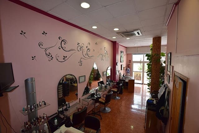 1 bedroom Commercial for sale in Centro - Muelle Pesquero, Torrevieja with pool garage - € 229,900 (Ref: 7786087)