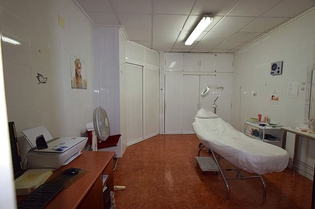 1 bedroom Commercial for sale in Centro - Muelle Pesquero, Torrevieja with pool garage - € 229,900 (Ref: 7786087)