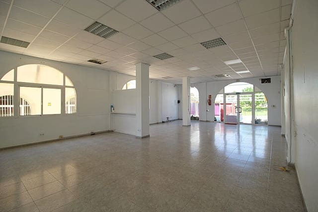 Commercial for sale in La Zenia, Orihuela with pool - € 280,000 (Ref: 7786105)