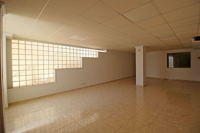 Commercial for sale in La Zenia, Orihuela with pool - € 280,000 (Ref: 7786105)